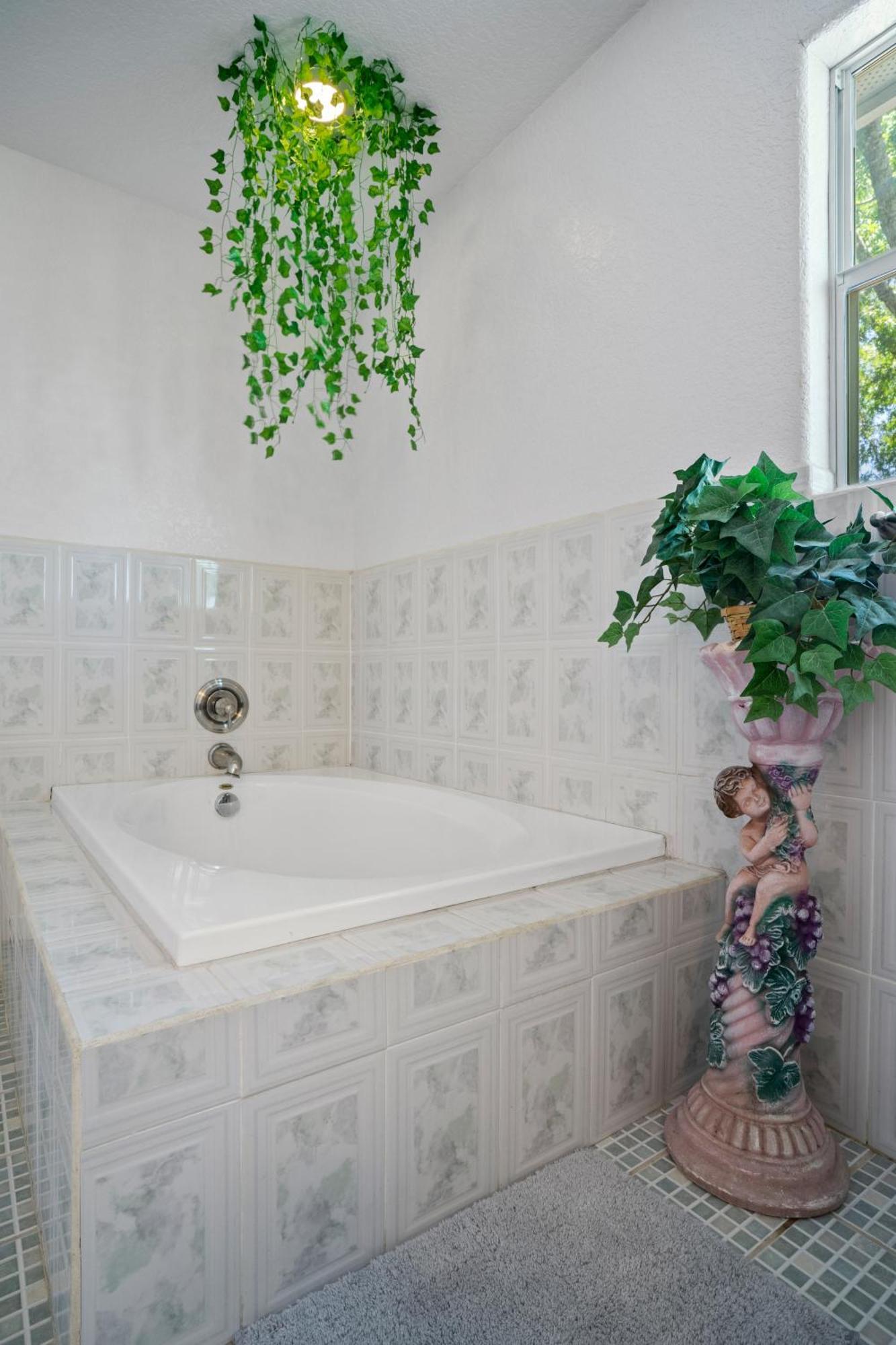 Bamboo Oasis-Relaxing Hot Tub-Family Time Villa San Antonio Bagian luar foto